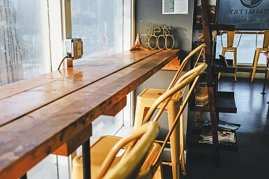 Idealny hoker do wyspy kuchennej. Kuchenne inspiracje barowe z DKwadrat!