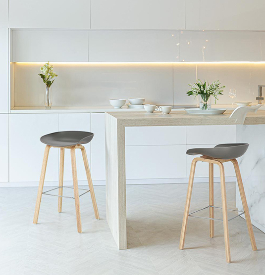 Jak odpowiednio dobrać stołek barowy do wyspy kuchennej?