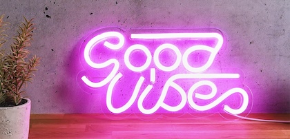 Lampy neony na ścianę
