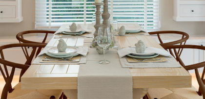 Krzesła drewniane brązowe