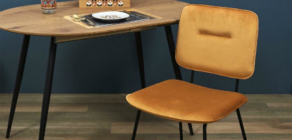 Krzesła tapicerowane miodowe