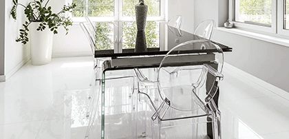 Krzesła przezroczyste do salonu