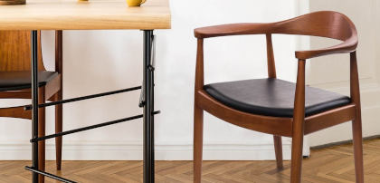 Krzesła gięte z podłokietnikami