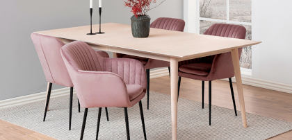 Krzesła muszelki pudrowy róż