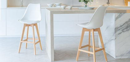 hokery drewniane białe