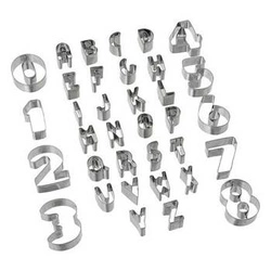 Foremki do ciasta liter i cyfr 5five simply smart metalowe do ciastek srebrne 10,2 cm