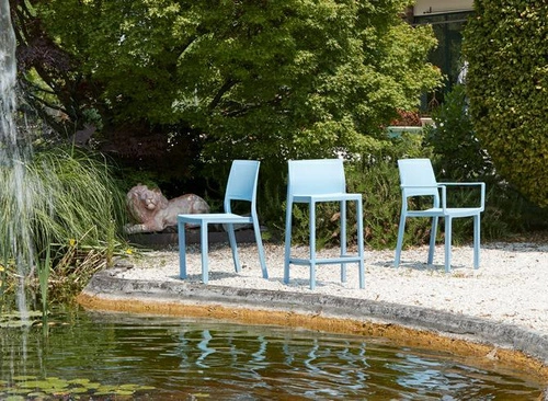 Krzesło ogrodowe Kate SCAB Design białe z tworzywa sztaplowane z podłokietnikami łatwe czyszczenie