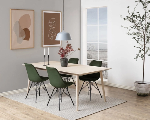 Krzesło tapicerowane welurowe zielone Eris VIC Actona do jadalni i salonu na czarnych nogach