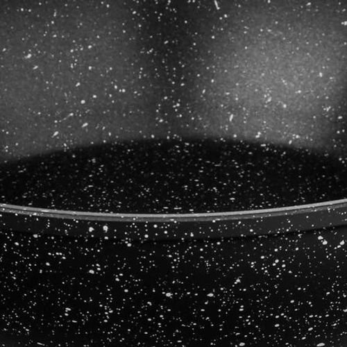 Patelnia aluminiowa z pokrywką kuta 28    cm czarna