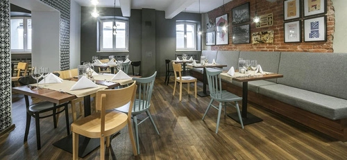 Krzesło drewniane Fameg Solid dąb premium personalizowane do jadalni kuchni lub salonu