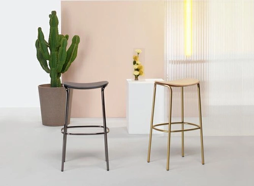 Hoker bez oparcia TRICK wood SCAB Design nowoczesny czarny drewniany 75 cm do kuchni