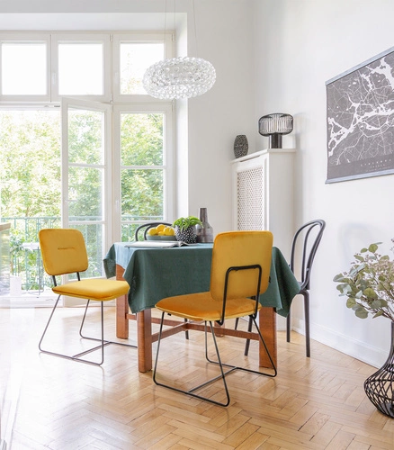 Krzesło tapicerowane Adele Intesi welurowe granatowe na płozach nowoczesne do jadalni