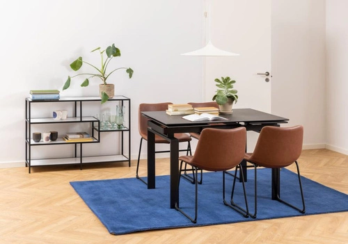 Krzesło do jadalni Oregon Actona tapicerowane ekoskóra brązowe na czarnych płozach nowoczesne