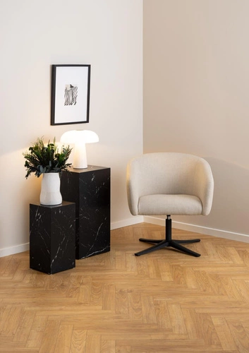 Fotel kubełkowy obrotowy Ramsey beżowy aksamitny do salonu nowoczesny z podłokietnikami