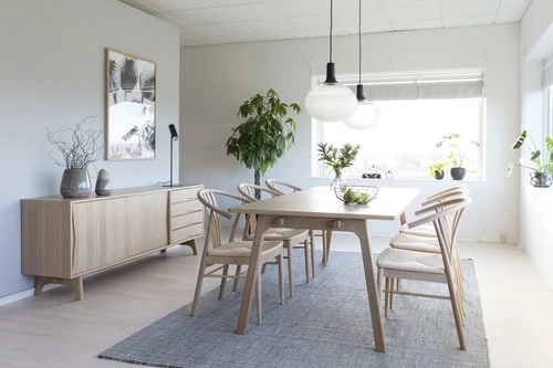 Krzesło drewniane York Actona do jadalni skandynawskie z podłokietnikami i jutowym siedziskiem