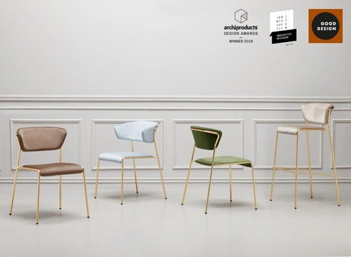 Krzesło tapicerowane Lisa SCAB Design do jadalni nowoczesne niebieskie na czarnych nogach