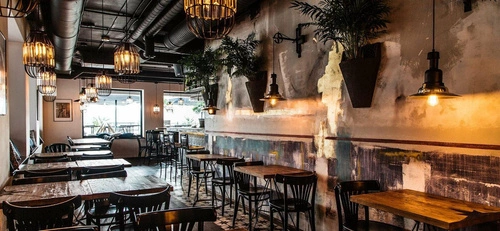 Krzesło drewniane Fameg Vert personalizowane do jadalni i salonu w stylu retro vintage