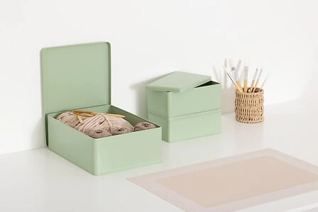 Zielone metalowe pudełko dekoracyjne Deskolor do pokoju dziecięcego i młodzieżowego