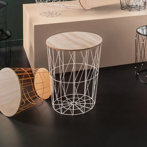 Stolik kawowy Kumi okrągły wysoki skandynawski drewniany z metalową nogą do salonu Atmosphera