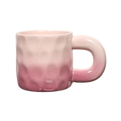 Kubek ceramiczny Chubby różowy 330 ml Intesi do kawy i herbaty z dużym uchem