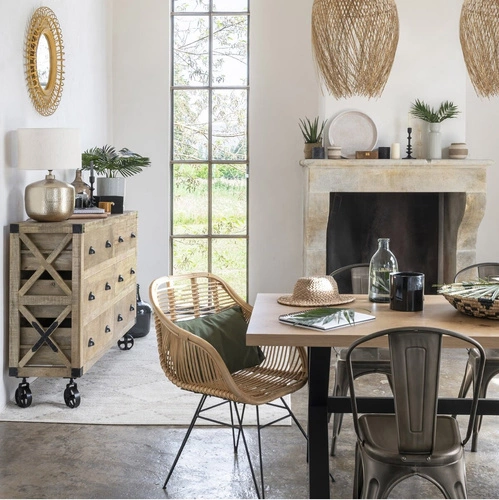 Krzesło rattanowe Koeta Atmosphera do jadalni i salonu z podłokietnikami na metalowych nogach