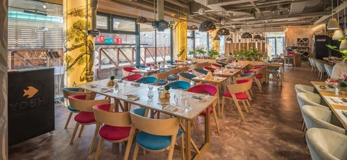 Krzesło tapicerowane Fameg Cosy personalizowane z podłokietnikami do jadalni i salonu