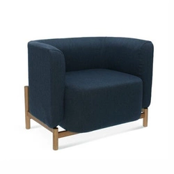 Fotel Polar FAMEG nowoczesny fotel do salonu z dębu premium personalizowany muszelka