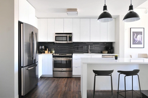 Hoker Grego czarny 65 cm nowoczesny bez oparcia do kuchni na metalowych nogach Intesi