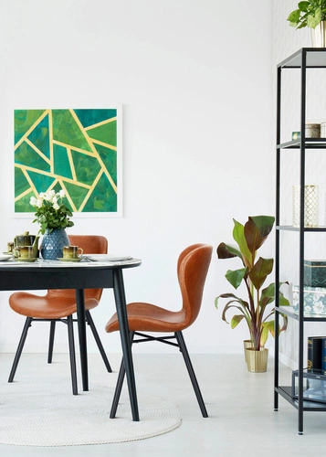 Krzesło tapicerowane Batilda ekoskóra brązowa na czarnych nogach do jadalni nowoczesne Actona