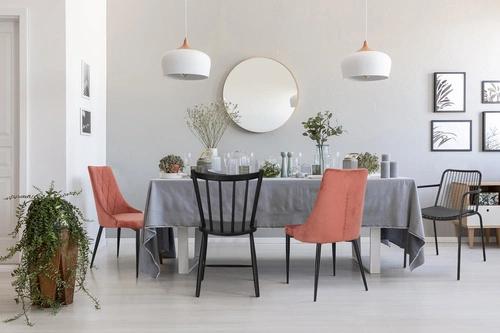 Krzesło Magnat różowe tapicerowane welur glamour na czarnych metalowych nogach do jadalni Intesi