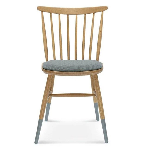 Krzesło tapicerowane do jadalni Wand Fameg drewniane bukowe personalizowane styl vintage