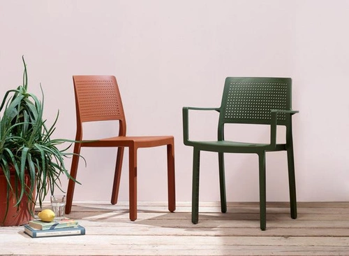 Krzesło ogrodowe z tworzywa sztucznego Emi zielone sztaplowane łatwe czyszczenie SCAB Design