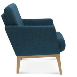 Fotel Montana FAMEG skórzany nowoczesny fotel do salonu i biura dąb premium