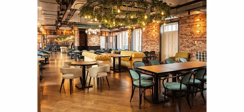 Krzesło do jadalni Fameg B-9 tapicerowane retro drewniane z podłokietnikami personalizowane