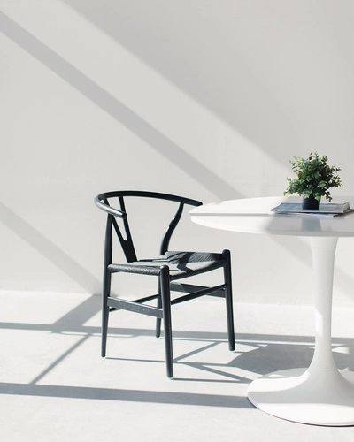 Krzesło drewniane Wicker Color D2.DESIGN czarne z podłokietnikami do jadalni inspirowane Wishbone