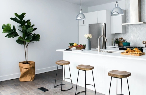 Hoker bez oparcia Cazas boho drewniany i metalowy 74 cm do kuchni i wyspy czarny Intesi