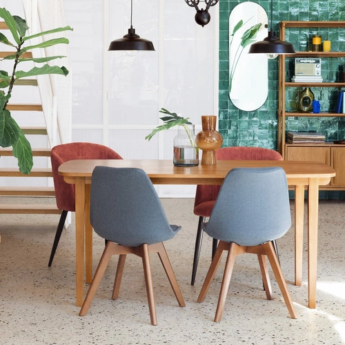 Fotel kubełkowy Celeste do salonu welur sztruksowy terracotta nowoczesny z podłokietnikami