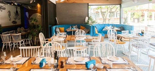 Krzesło drewniane z podłokietnikami Fameg Windsor buk premium do jadalni lub kuchni personalizowane