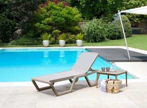 Leżak ogrodowy Vela SCAB Design beżowy nowoczesny regulowany wodoodporny na taras i ogród
