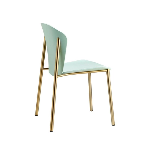 Krzesło do jadalni Finn SCAB Design nowoczesne drewniane zielone ze złotymi nogami sztaplowane