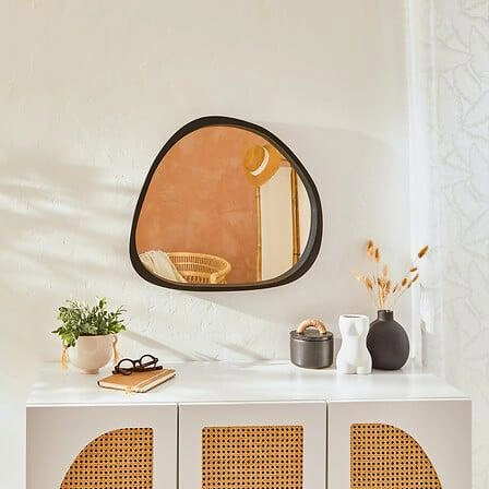 Lustro wiszące Wayne 63x57 cm nowoczesne czarne do łazienki i przedpokoju Atmosphera