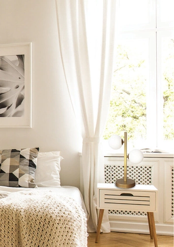 Nowoczesna lampa stołowa Kama złoto-biała glamour do salonu i sypialni metal szkło 42 cm