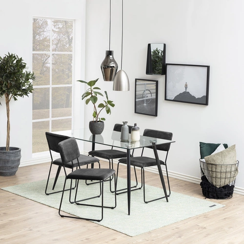 Krzesło tapicerowane Cornelia VIC Actona welurowe granatowe do jadalni i salonu na czarnych nogach