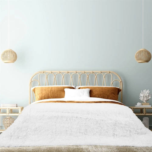 Koc obciążeniowy Furry 150x200 cm biały puszysty i ciepły na łóżko do sypialni