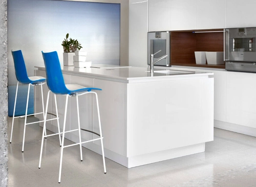 Hoker Zebra 65 cm czerwony nowoczesny z oparciem do kuchni na chromowanych nogach SCAB Design