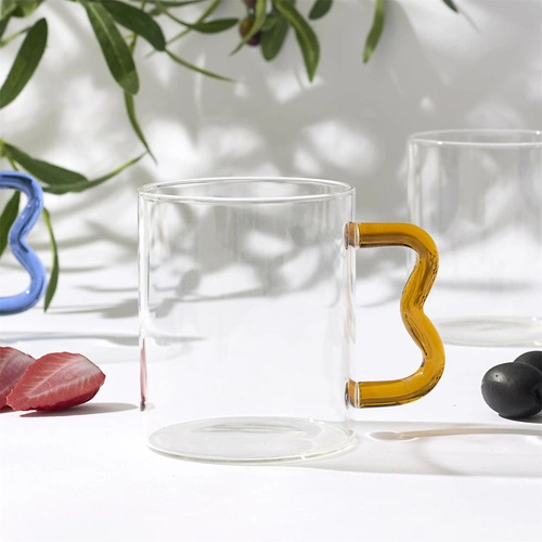 Intesi Zig Zag kubek szklany do kawy 350 ml z żółtym uchem