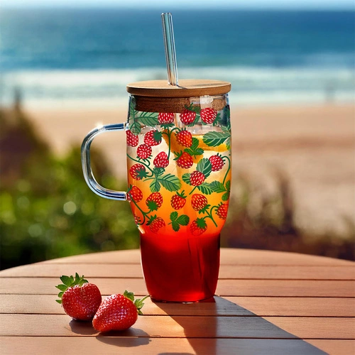 Kubek z pokrywką i słomką Soleo 650ml     poziomki