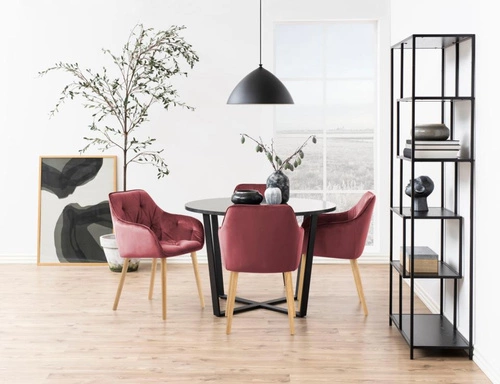 Krzesło tapicerowane Brooke Actona welurowe muszelka glamour czerwone z podłokietnikami do salonu