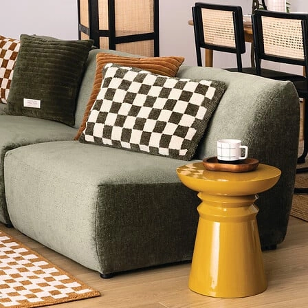 Okrągły stolik kawowy Jaya żółty metalowy nowoczesny do salonu Atmosphera 38 cm