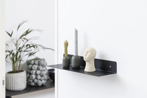 Półka ścienna biała Joliet M metalowa nowoczesna na książki i dekoracje do salonu Actona